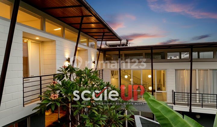 Beautiful House at Its Best!! Like a Villa in Setraduta, Split-Level Design 2