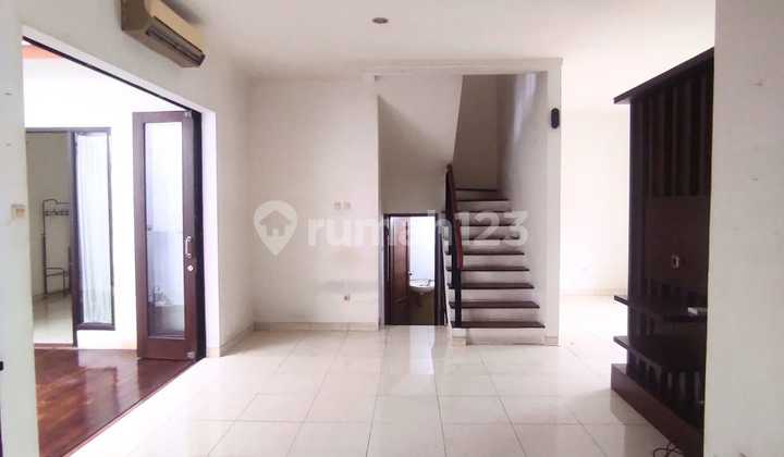 Rumah Strategis Emerald Bintaro SHM 2