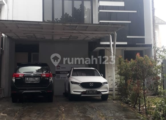 For sale fast, 2-story house in Kebayoran Residence Bintaro.