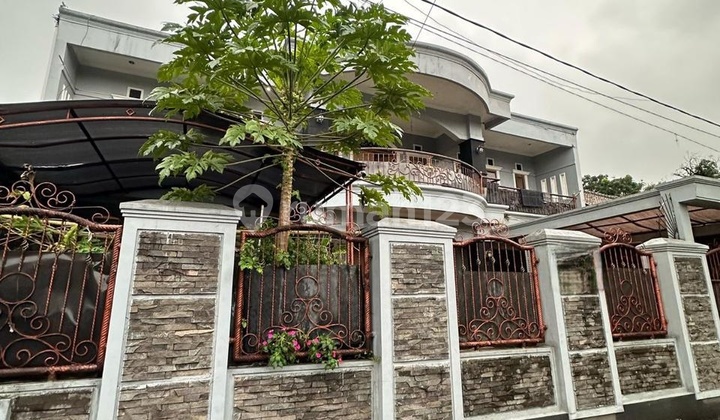 Sell Urgently: Strategic House Just a Step Away from Cimahi Square, Area 286 Sell Urgently: Strategic House Just a Step Away from Cimahi Square, Area 286