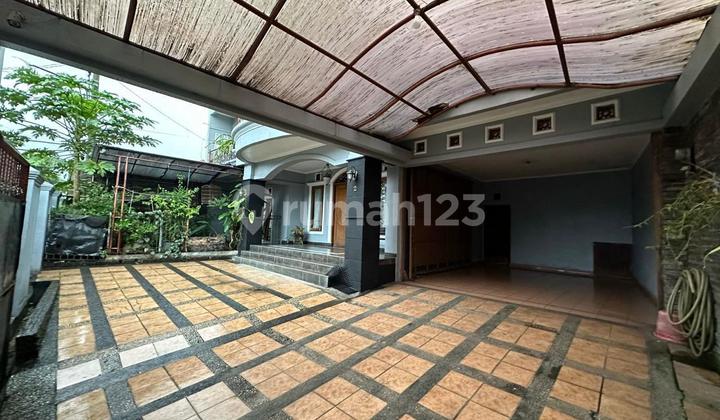 Sell Urgently: Strategic House Just a Step Away from Cimahi Square, Area 286 2
