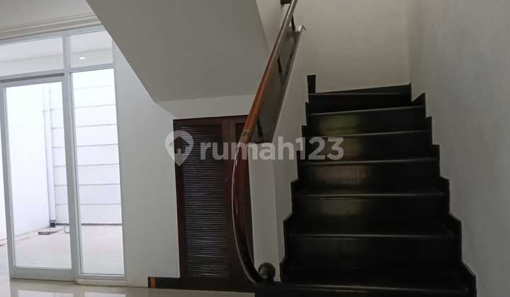 For Rent in Kelapa Gading, 11 x 17, Neat 2 Floors, Semi-Furnished, Only 130 Million/Year