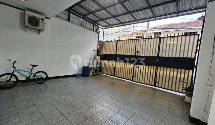Disewakan Segera Rumah Sunter Agung 3 Kamar Rapi Ada Carport Hanya 60 Juta-an Disewakan Segera Rumah Sunter Agung 3 Kamar Rapi Ada Carport Hanya 60 Juta-an