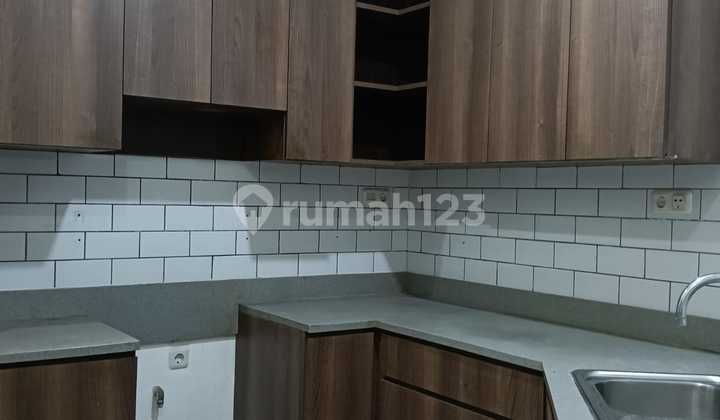 Disewakan Kelapa Gading 11 X 17 Rapi 2 Lantai Semi-Furnished Hanya130*Juta-An/Th 2