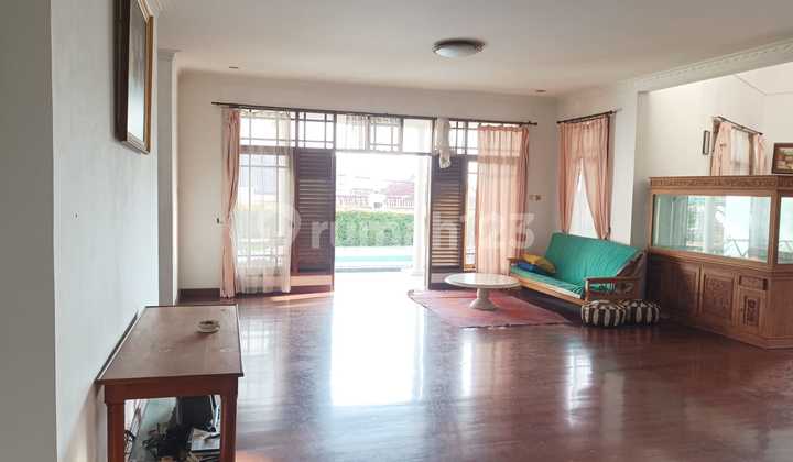 Rumah di Cipanas Ada Kolam Renang 2