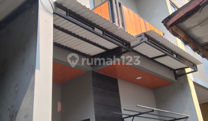 Rumah Di Kramat Jati Teronavasi Siap Huni