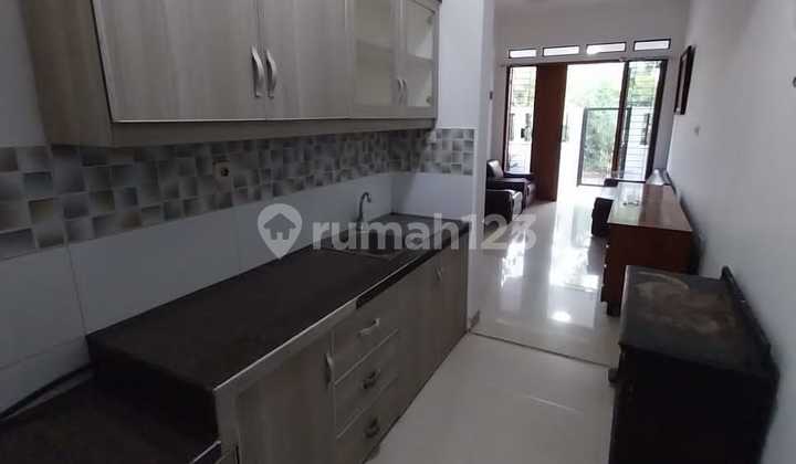 Rumah Bagus Unfurnished SHM Pamulang, Tangerang Selatan 2