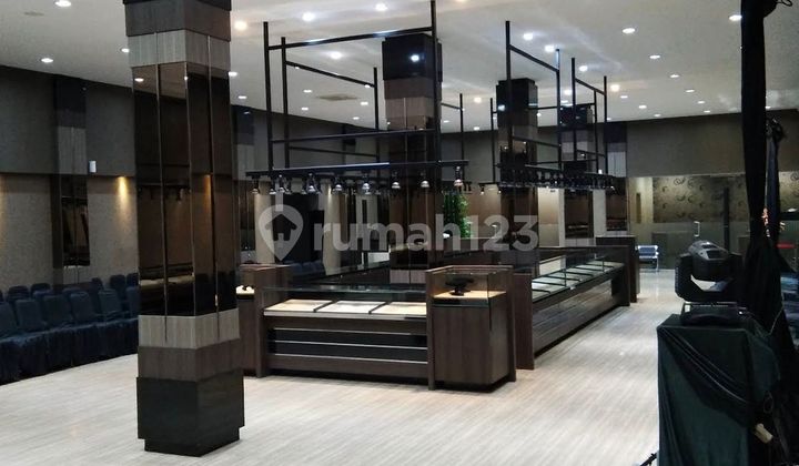 Gedung Galery dengan 3 Lantai di Jalan Komplek Citra Green Dago Gedung Galery dengan 3 Lantai di Jalan Komplek Citra Green Dago