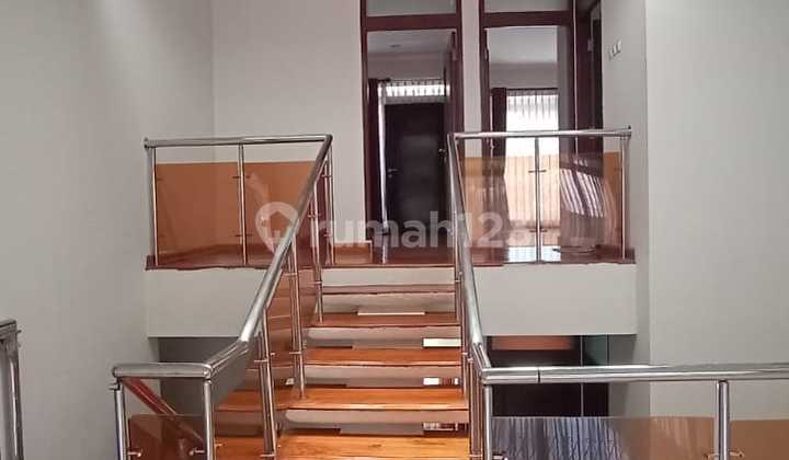 Rumah Besar Asri Siap Huni Budisari Lokasi Strategis  2