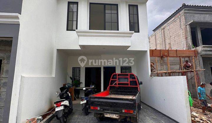 Rumah 2 Lantai Bergaya American Classic Strategis Harga Murah 1