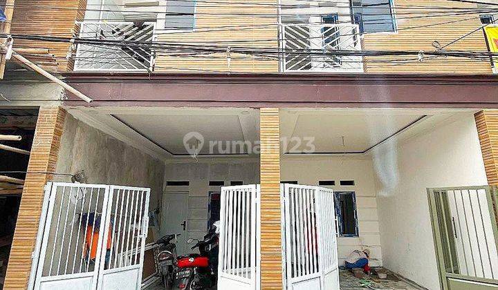 Rumah 2 Lantai Bagus Strategis Dekat Fasilitas Umum 2