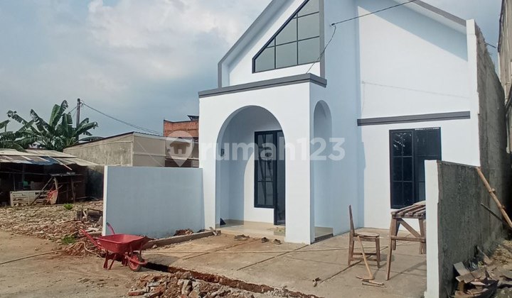 Strategic House by the Roadside Near Public Facilities with Certificate of Ownership.