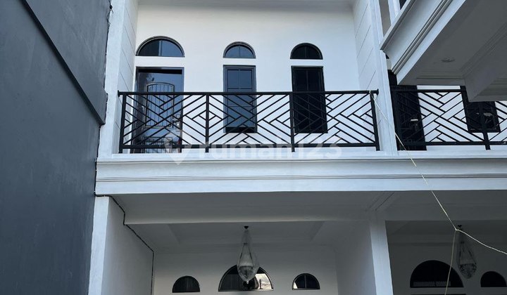 Rumah Siap Huni 2 Lantai Konsep Townhouse Plus Rooftop