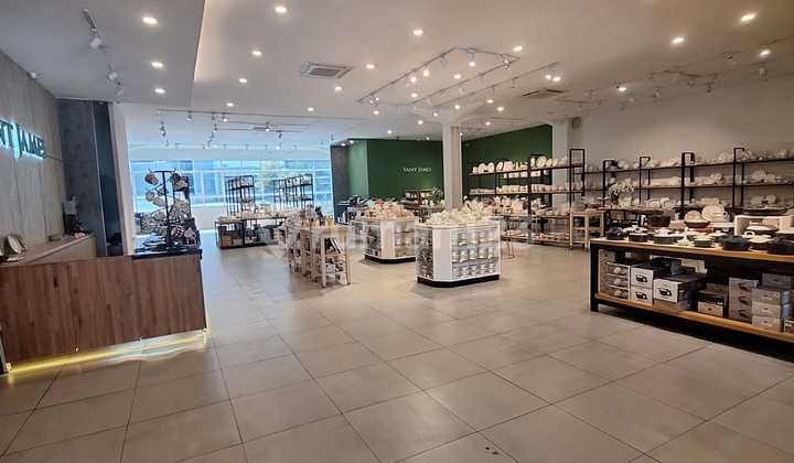 FOR RENT: NICE BUILDING SUITABLE FOR DEPARTMENT STORE, RESTAURANT, GYM