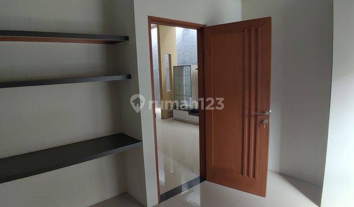 Rumah Minimalis Bagus Semi Furnished Taman Holis Indah 1