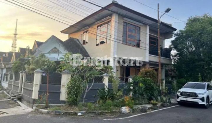 Rumah Hook 2Lantai, Lebar belakang 22m, area tengah kota Malang