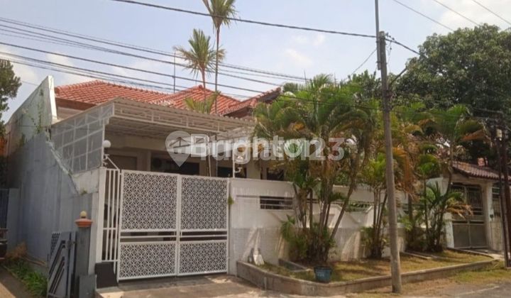 Rumah nyaman, area tengah kota Malang Rumah nyaman, area tengah kota Malang