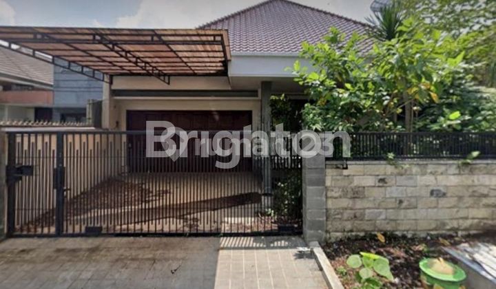 Rumah 2Lantai nyaman asri, area tengah kota Malang Rumah 2Lantai nyaman asri, area tengah kota Malang