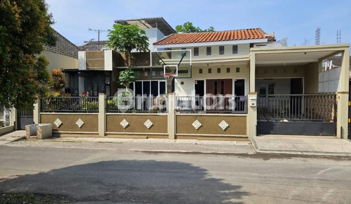 Rumah nyaman asri, area tengah kota Malang