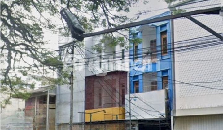 3-Story Shop House, central area of Malang city 3-Story Shop House, central area of Malang city