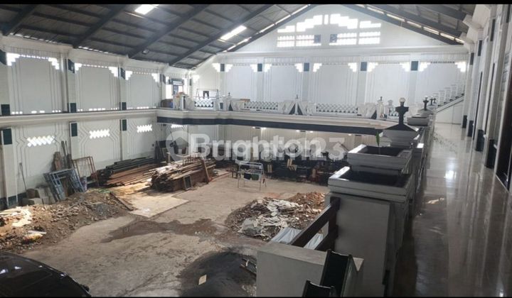 House 22x60, back width 23, on the roadside in the central city area of Malang.