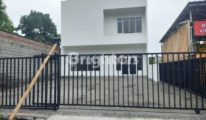 Strategic 2-Storey Shop House (RUKO) by the Main Road in Tembalang 1