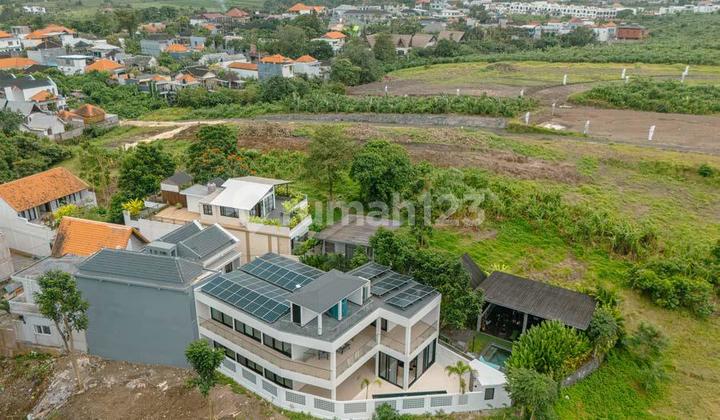 Villa 5-Kamar Tidur dengan Tenaga Surya dan Fitur Smart Home Premium di Tumbak Bayuh (B-Ty02)