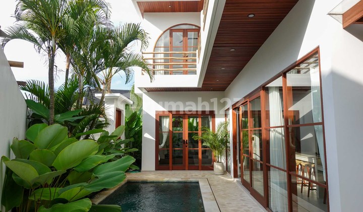 Villa Menawan 2 Kamar Tidur dengan Kolam Renang & Taman di Cepaka yang Tenang