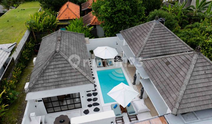 Villa 2 Bedrooms with Modern Luxury Design in Canggu (R-Cg13)