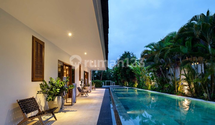 Villa 3 Kamar Tidur dengan Kolam Renang dan Lingkungan Asri di Canggu (B-Cg15) Villa 3 Kamar Tidur dengan Kolam Renang dan Lingkungan Asri di Canggu (B-Cg15)