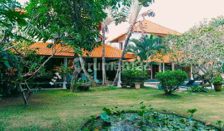 4 Bedroom Villa with a Lush Tropical Garden in Pererenan 4 Bedroom Villa with a Lush Tropical Garden in Pererenan