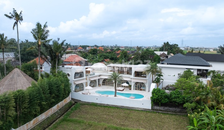  Modern 5BR Villa with Rooftop Jacuzzi & Sauna
