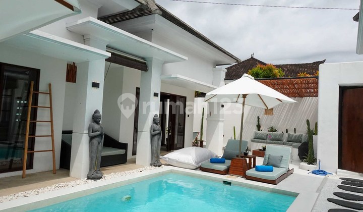 Villa 2 Bedrooms with Modern Luxury Design in Canggu (R-Cg13)