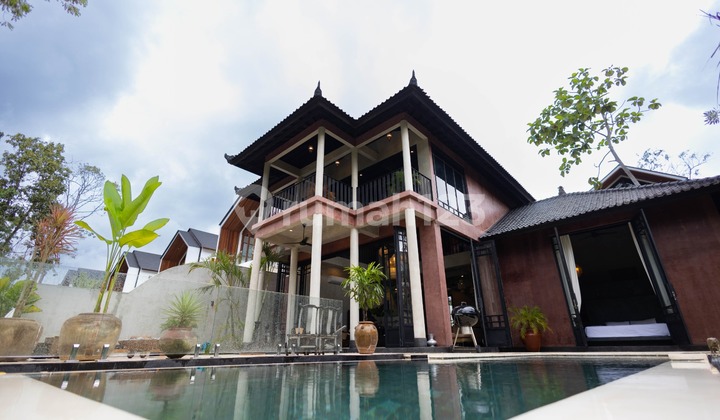 Villa Bergaya 4 Kamar dengan Pemandangan Sungai dan Hutan