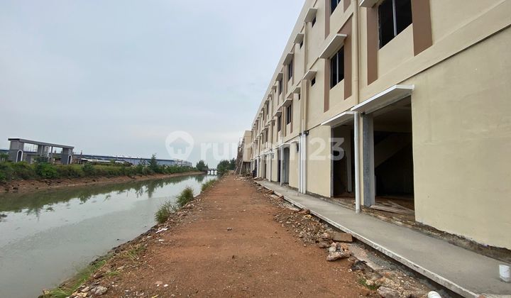 For Sale Salmon Shop House