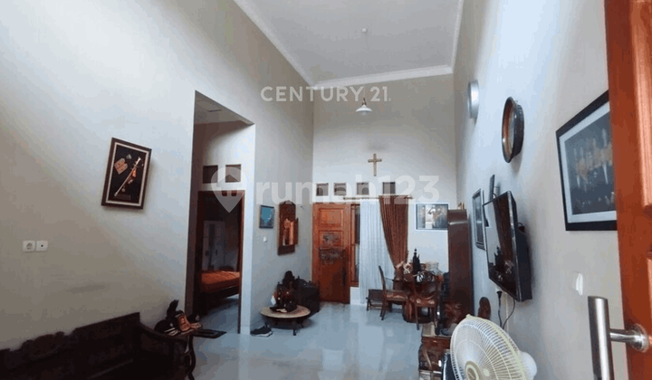 Minimalist 2-Bedroom House Near Cebongan Market Suitable for Residence 2