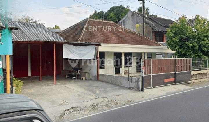 Roadside Bantul Shop 450 M From Niten Market For Business