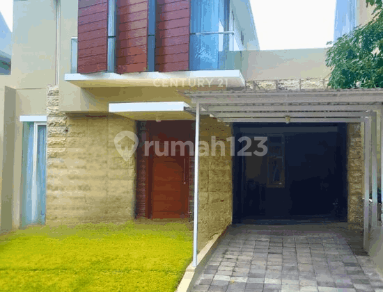 3BR Semi-Furnished House with One Gate System Near UMY Dictionary 3BR Semi-Furnished House with One Gate System Near UMY Dictionary