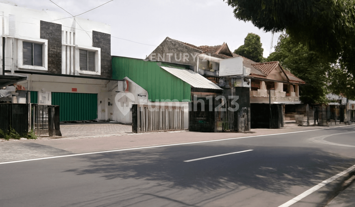 2-Story Shophouse by Palagan Street Sleman, Strategic Location for Business 2-Story Shophouse by Palagan Street Sleman, Strategic Location for Business