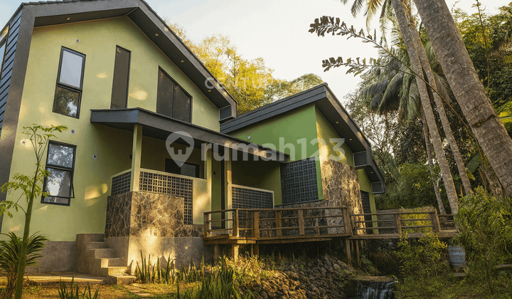 Semi-Furnished House Near Tourist Attractions in Kaliurang, Suitable for a Villa