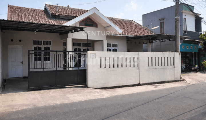 1-Story House Behind the Yogya Kembali Monument, Suitable for Residence
