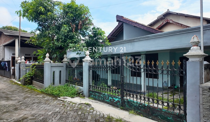 6KT Semi-Furnished House on Godean Street Near the Land Campus in Jogja 6KT Semi-Furnished House on Godean Street Near the Land Campus in Jogja