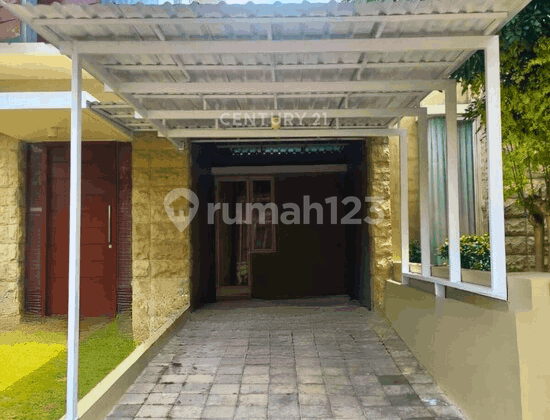 3BR Semi-Furnished House with One Gate System Near UMY Dictionary 3BR Semi-Furnished House with One Gate System Near UMY Dictionary