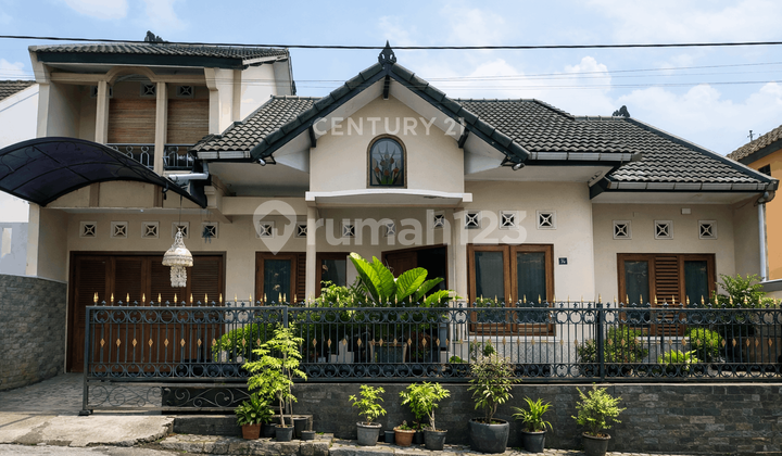 7-Bedroom House in Kaliurang Street Housing Complex Near UII Campus 7-Bedroom House in Kaliurang Street Housing Complex Near UII Campus