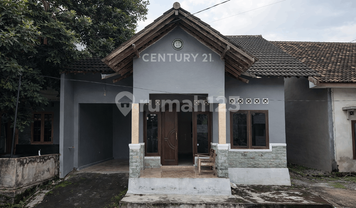 5-Bedroom Residential House in Maguwoharjo Near Sandhar Paingan Campus