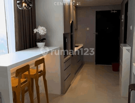 Furnished Studio Apartment on the 16th Floor, North of Jogja Kembali Monument. Furnished Studio Apartment on the 16th Floor, North of Jogja Kembali Monument.