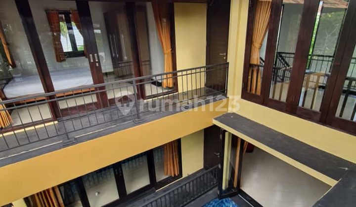 Rumah Modern Hunian Asri dengan 3 Kamart Tidur, Teras, dan Pool 2