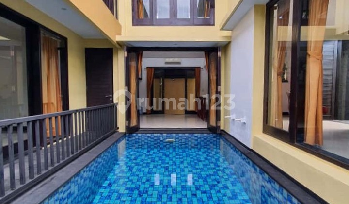 Rumah Modern Hunian Asri dengan 3 Kamart Tidur, Teras, dan Pool