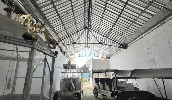 Ready-to-Use Warehouse Near City Center Ready-to-Use Warehouse Near City Center