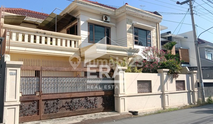 Selling a luxurious palace house in West Tegal.